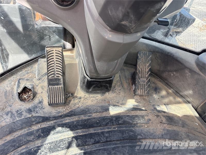 CASE 621G Wheel Loader Gumikerekes homlokrakodók