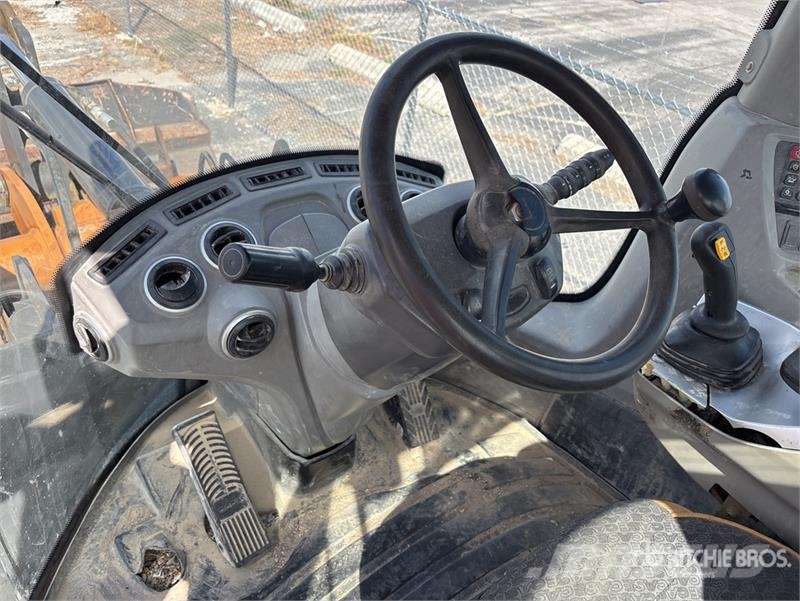 CASE 621G Wheel Loader Gumikerekes homlokrakodók