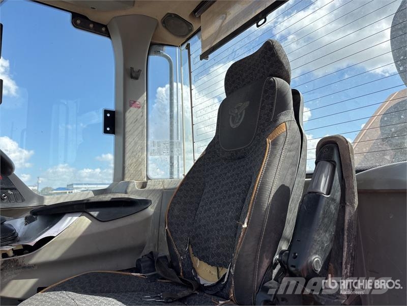 CASE 621G Wheel Loader Gumikerekes homlokrakodók