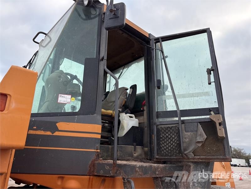 CASE 721C Wheel Loader Kolové nakladače