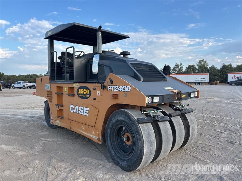 CASE PT240D 8 Wheel Pneumatic Roller Bandenwalsen