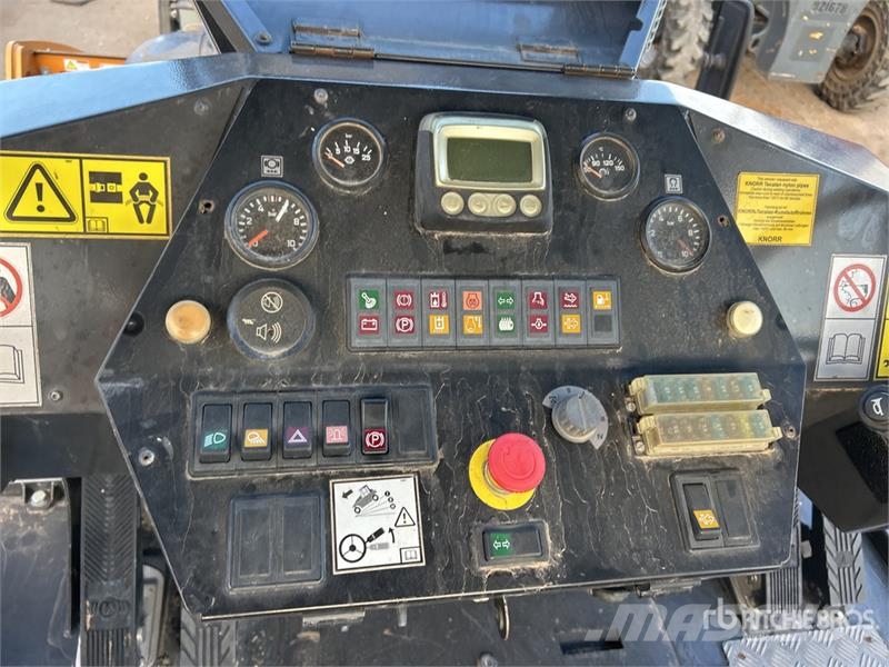CASE PT240D 8 Wheel Pneumatic Roller Bandenwalsen