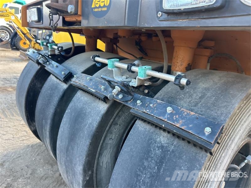 CASE PT240D 8 Wheel Pneumatic Roller Bandenwalsen
