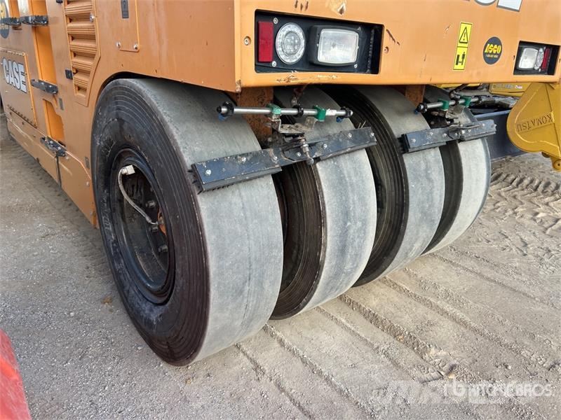 CASE PT240D 8 Wheel Pneumatic Roller Bandenwalsen