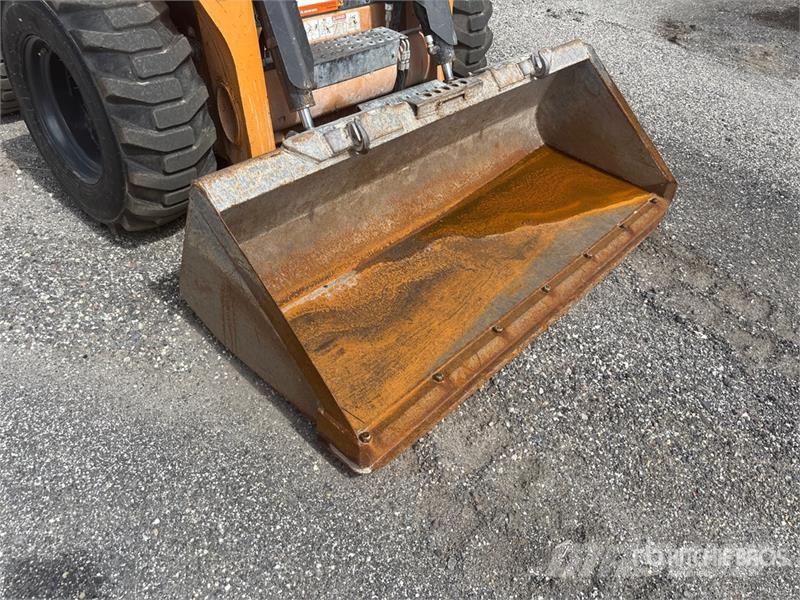 CASE SR210B Two-Speed Skid Steer Loader لوادر انزلاقية التوجيه
