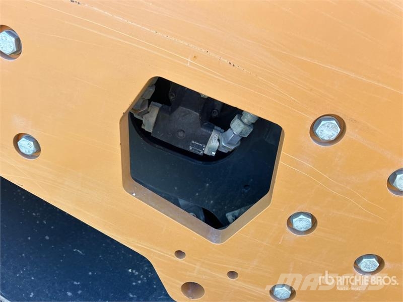 CASE SV211E Padfoot Drum Compactor Valjci sa jednim bubnjem