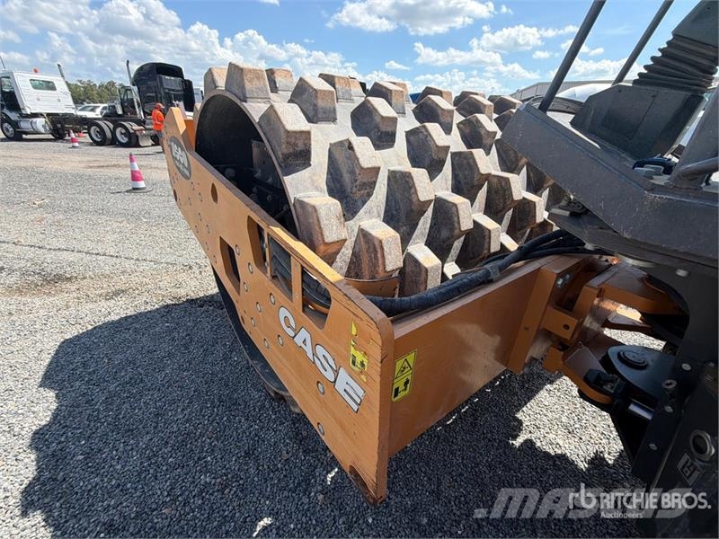 CASE SV211E Padfoot Drum Compactor Vieno būgno volai