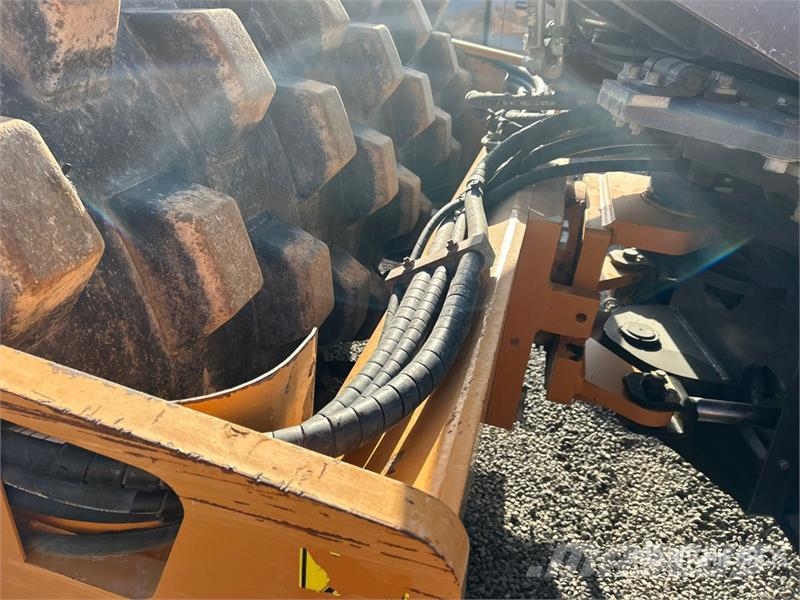 CASE SV211E Padfoot Drum Compactor Valjci sa jednim bubnjem
