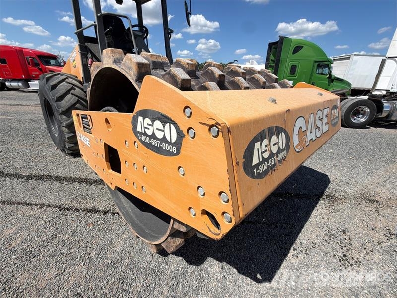 CASE SV211E Padfoot Drum Compactor Vieno būgno volai