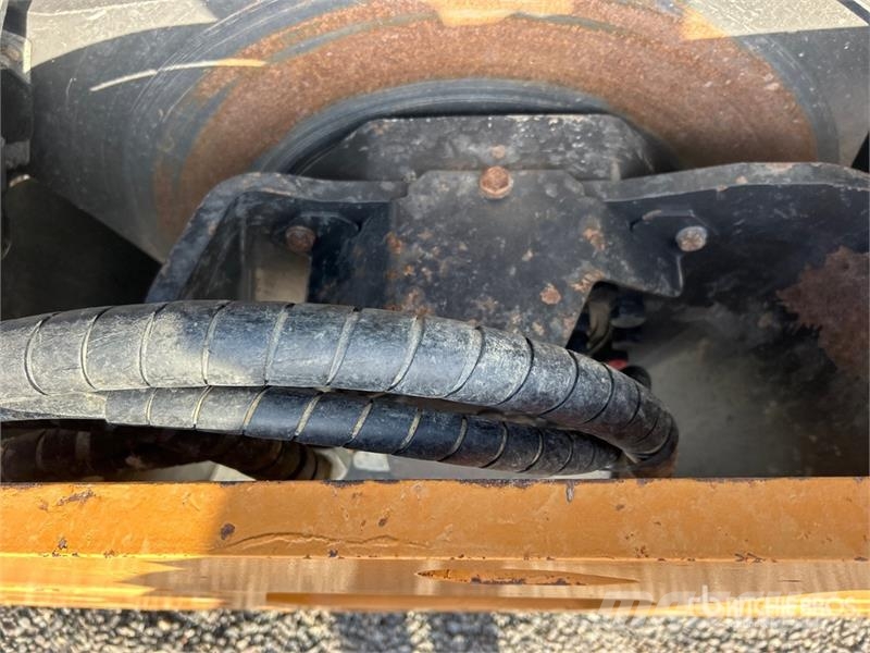 CASE SV211E Padfoot Drum Compactor Valjci sa jednim bubnjem
