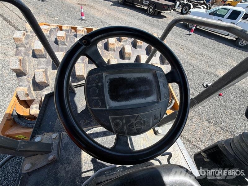 CASE SV211E Padfoot Drum Compactor Vieno būgno volai