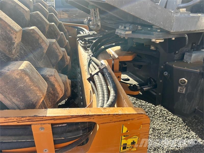 CASE SV211E Padfoot Drum Compactor Valjci sa jednim bubnjem