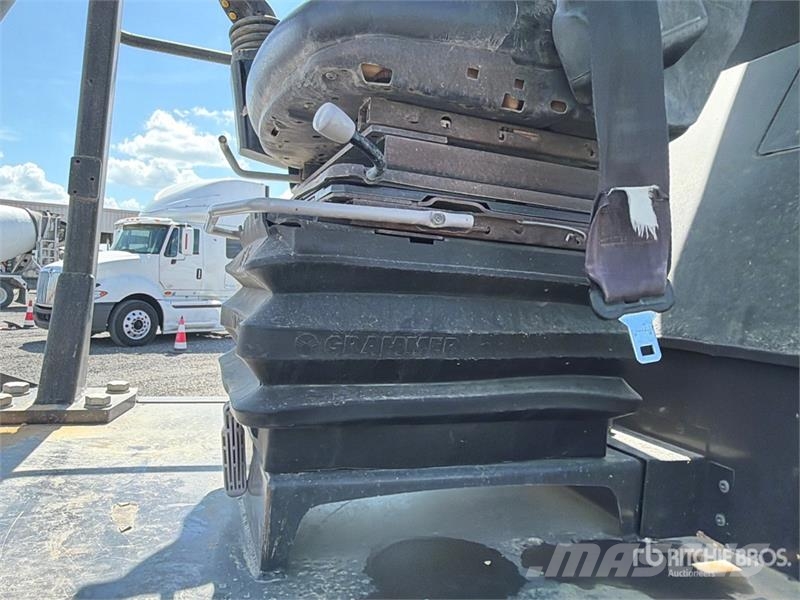 CASE SV211E Padfoot Drum Compactor Vieno būgno volai
