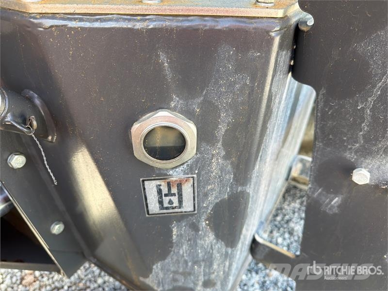 CASE SV211E Padfoot Drum Compactor Vieno būgno volai
