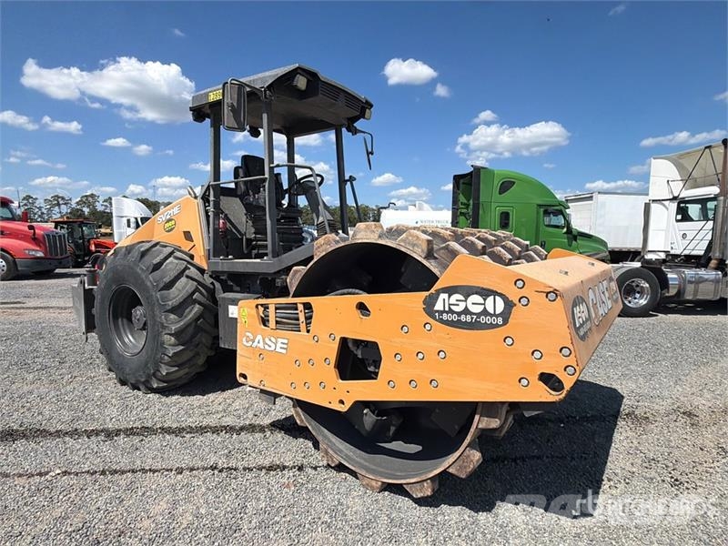 CASE SV211E Padfoot Drum Compactor Vieno būgno volai