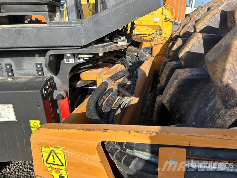 CASE SV211E Padfoot Drum Compactor Valjci sa jednim bubnjem