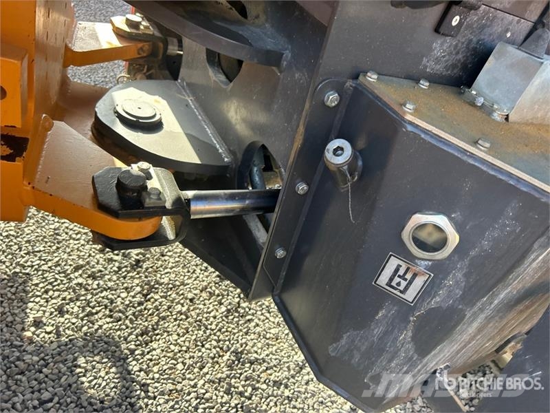 CASE SV211E Padfoot Drum Compactor Valjci sa jednim bubnjem