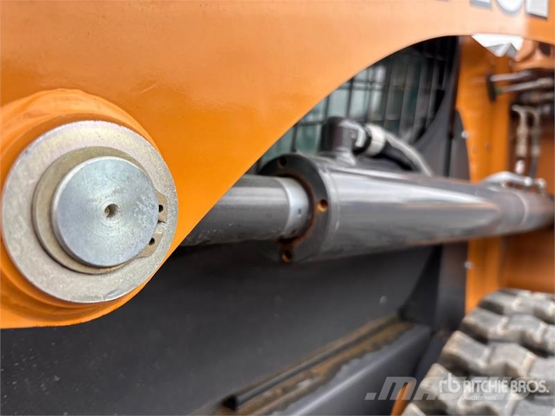 CASE TR310B Lietoti riteņu kompaktiekrāvēji
