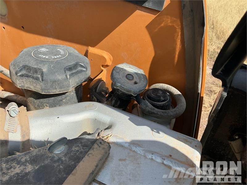 CASE TR340B Kompaktrakodók