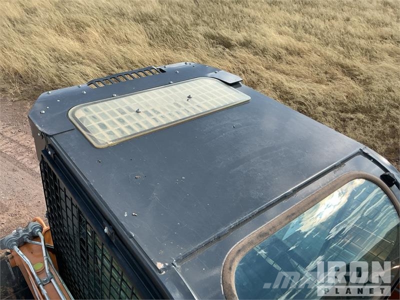 CASE TR340B Kompaktrakodók