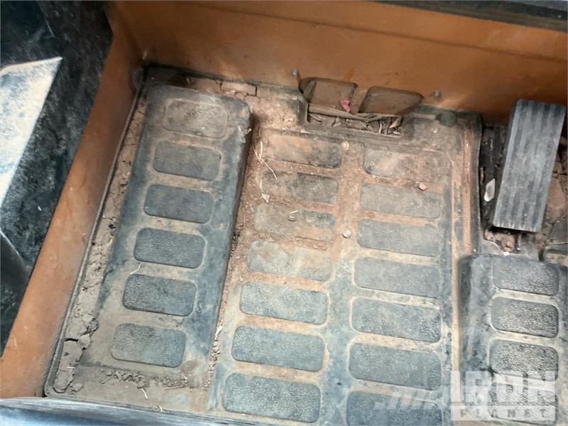 CASE TR340B Kompaktrakodók