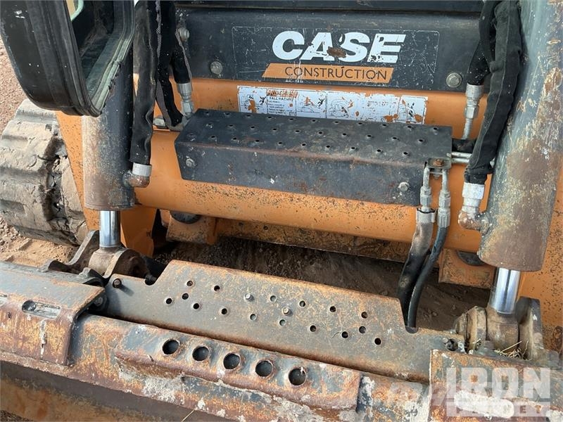 CASE TR340B Kompaktrakodók