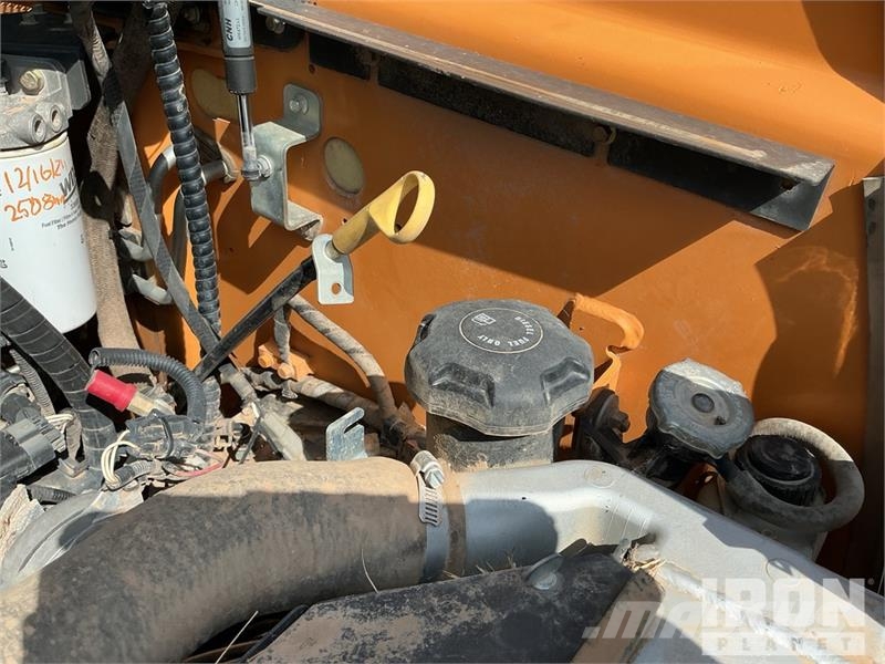 CASE TR340B Kompaktrakodók