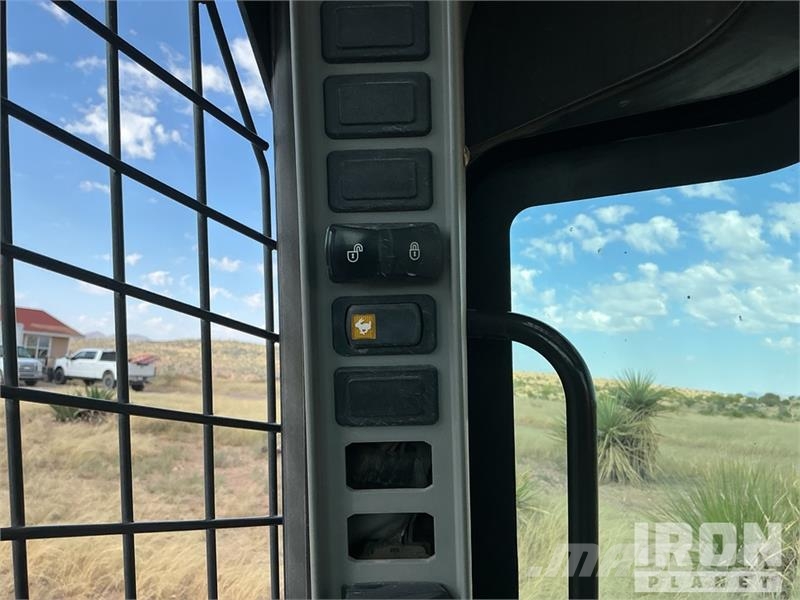 CASE TR340B Kompaktrakodók