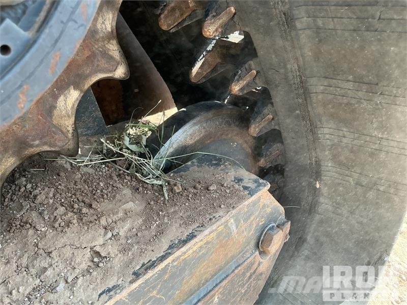 CASE TR340B Kompaktrakodók