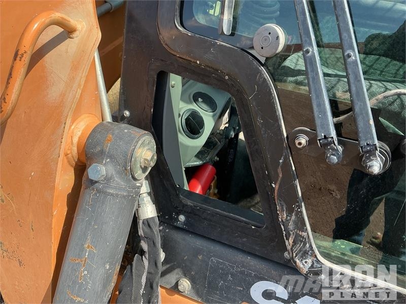 CASE TR340B Kompaktrakodók
