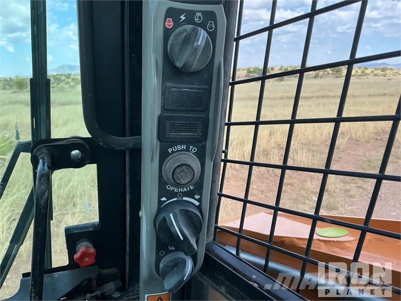 CASE TR340B Kompaktrakodók