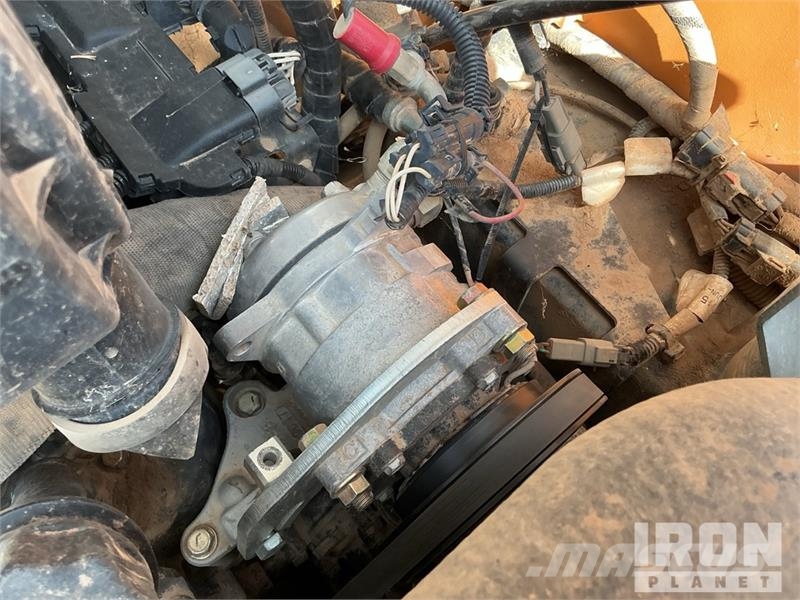 CASE TR340B Kompaktrakodók