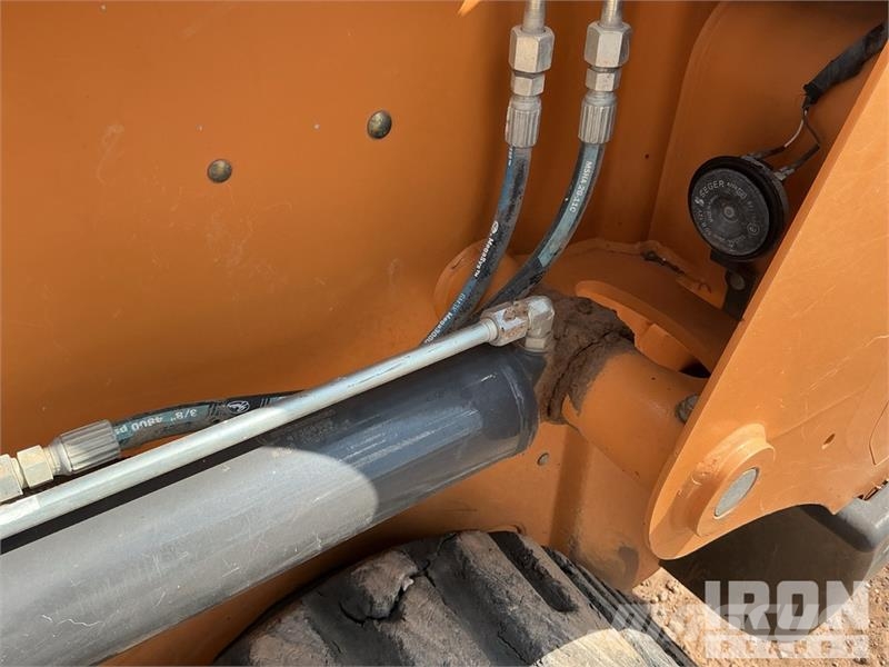CASE TR340B Kompaktrakodók