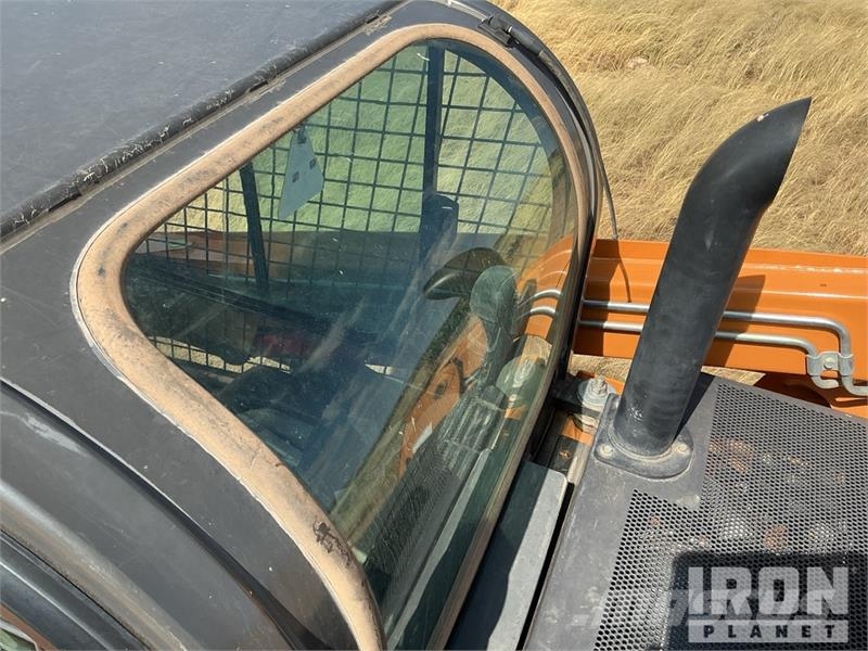 CASE TR340B Kompaktrakodók