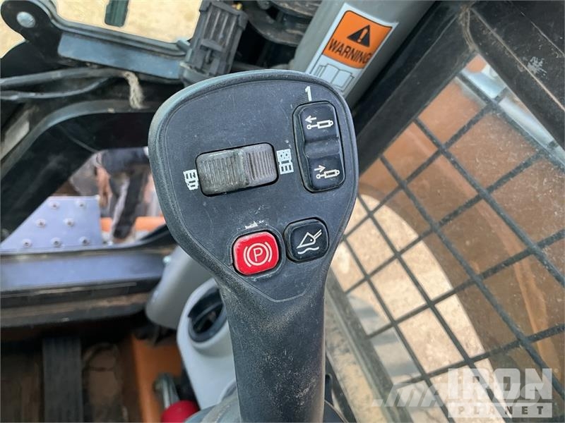 CASE TR340B Kompaktrakodók
