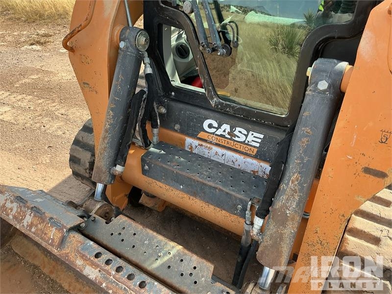 CASE TR340B Kompaktrakodók
