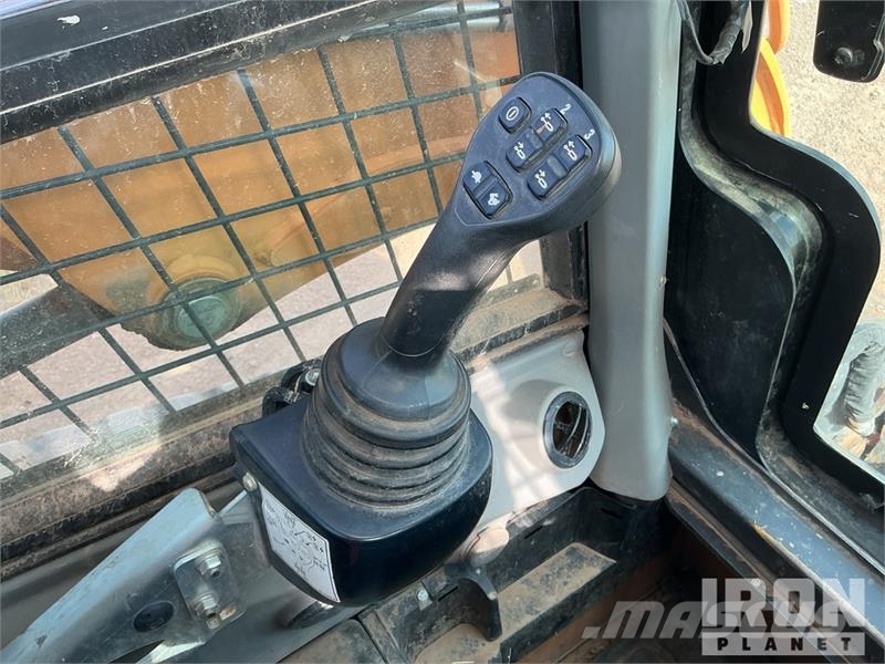 CASE TR340B Kompaktrakodók
