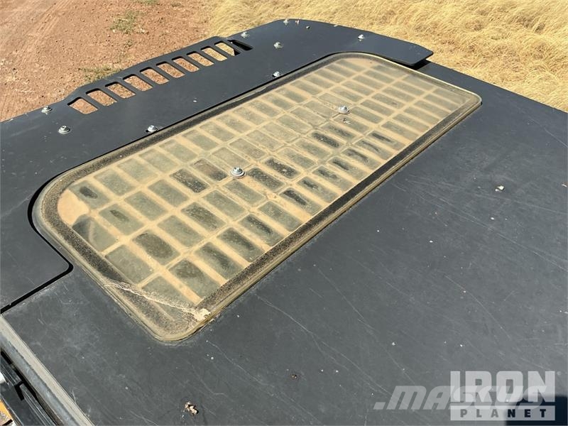 CASE TR340B Kompaktrakodók