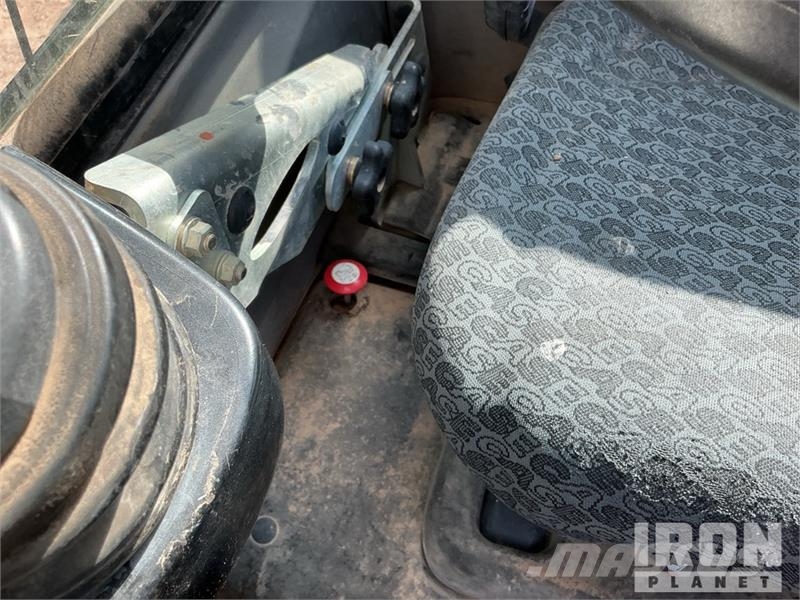 CASE TR340B Kompaktrakodók