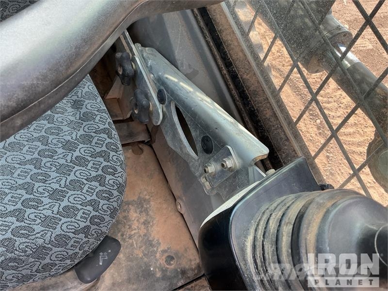 CASE TR340B Kompaktrakodók