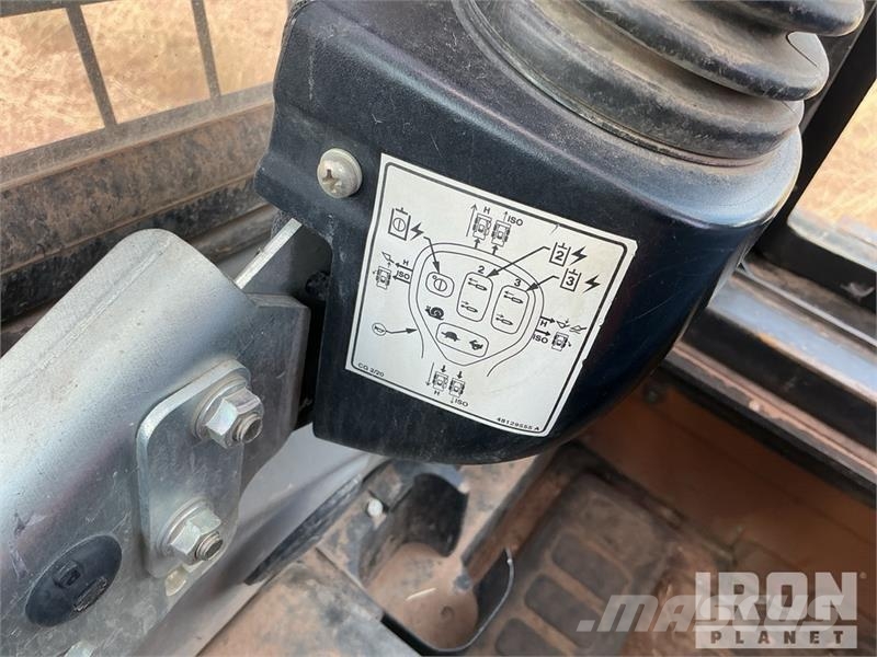 CASE TR340B Kompaktrakodók
