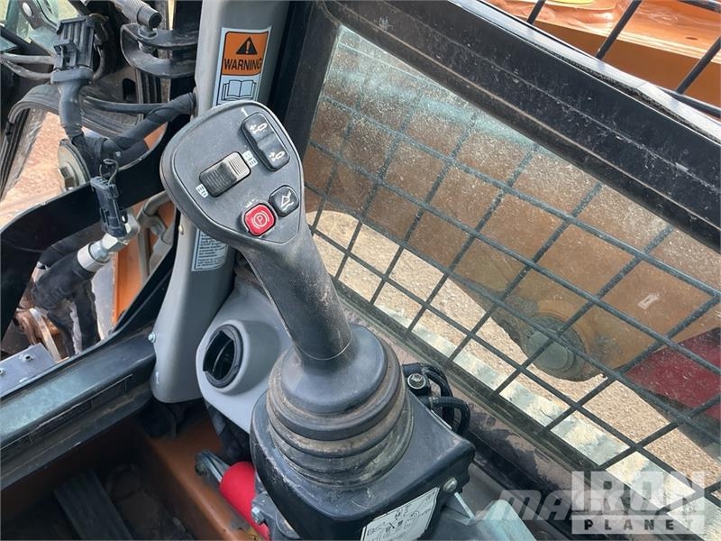 CASE TR340B Kompaktrakodók