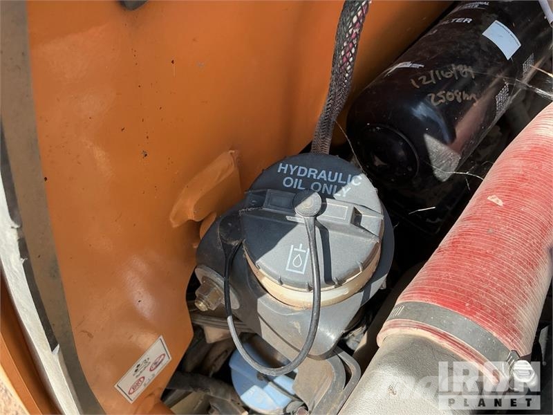 CASE TR340B Kompaktrakodók