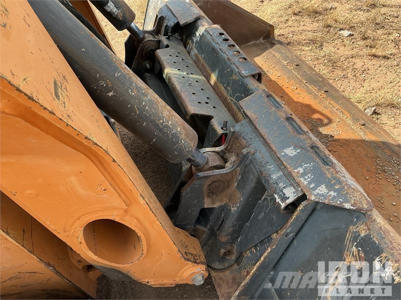 CASE TR340B Kompaktrakodók
