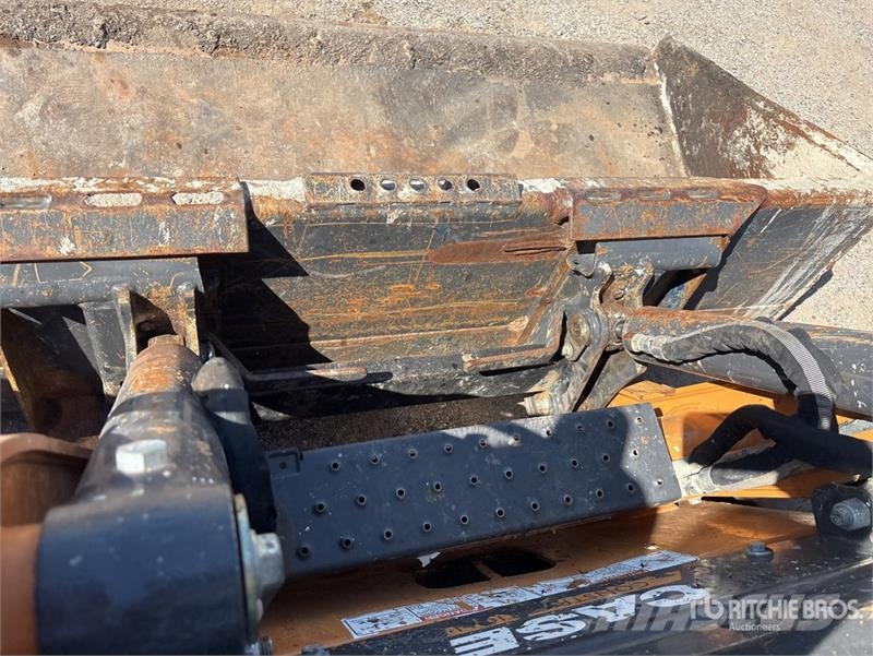CASE TV370B Two-Speed Compact Track Loader  스키드로더