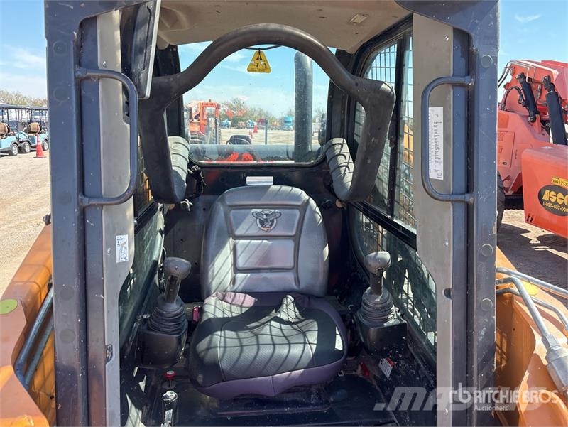 CASE TV370B Two-Speed Compact Track Loader  스키드로더