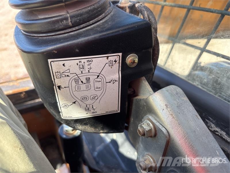 CASE TV370B Two-Speed Compact Track Loader  스키드로더