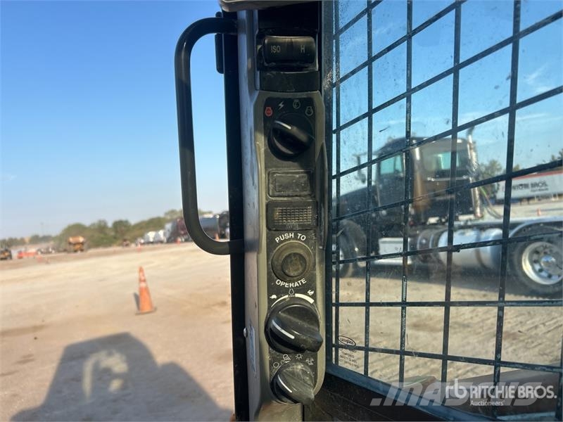 CASE TV370B Two-Speed Compact Track Loader Skid steer mini nakladalci