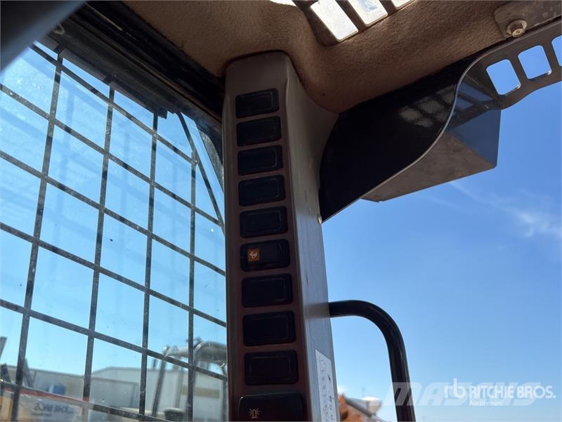 CASE TV370B Two-Speed Compact Track Loader  스키드로더