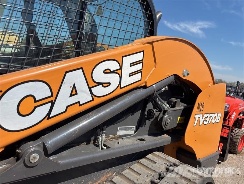 CASE TV370B Two-Speed Compact Track Loader  스키드로더